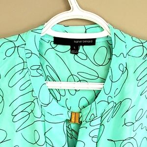 Harvé Benard sleevless blouse.